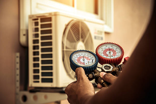 Professional Hvac Installation technician working in La Fontaine, IN